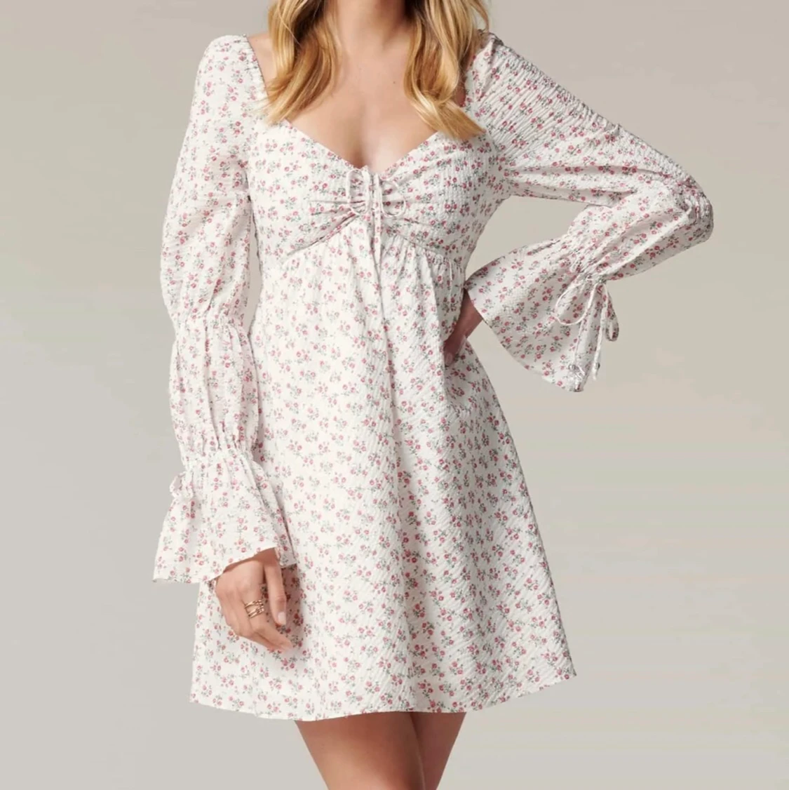 Miniklänning ny från Forever New - 90