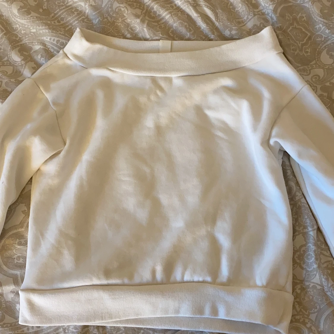 Vit off shoulder hoodie 