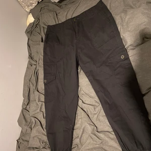 Cargo/mjukis - Säljer dessa byxor, storlek L. Kan fraktas