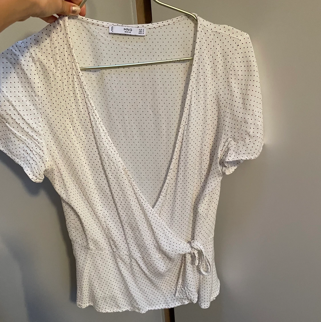 Prickig blus från Mango  - 90