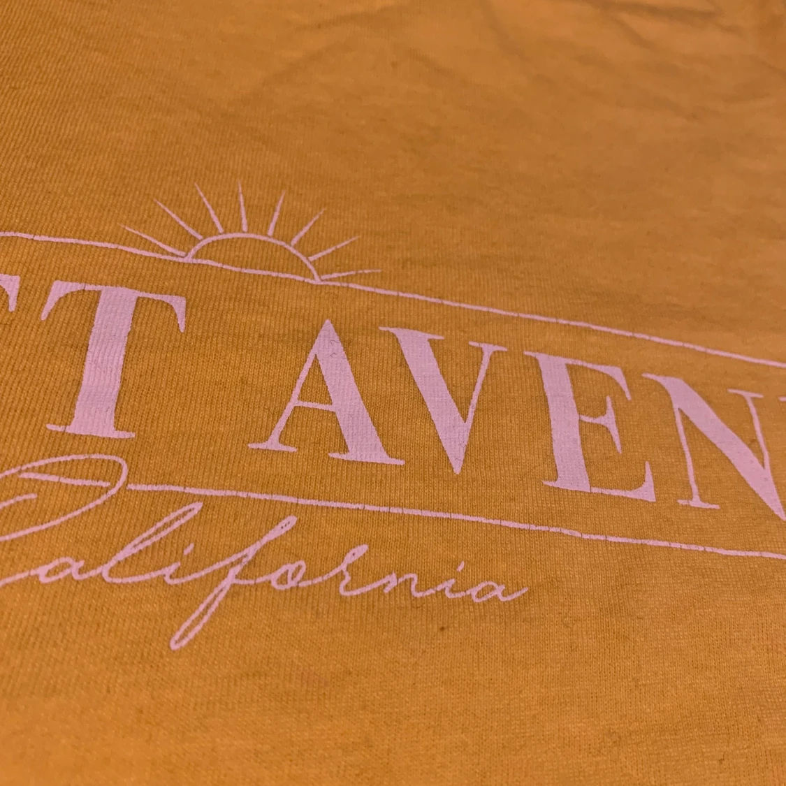 Yellow t-shirt“sunset avenue California” - 90