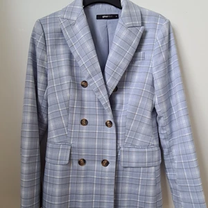 Kavaj! ( stl.34) - Fint kavaj från Gina tricot! Storlek (34). Har använd bara två gånger.