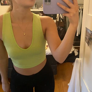 Zara linne  - Grön topp från zara. Storlek S. Säljer för 60kr