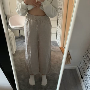 linnebyxor - säljer dessa linnebyxor som jag köpte här på plick då de tyvärr är för korta på mig som är 173😪 märket på byxorna är gina tricot