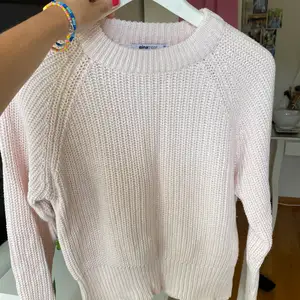 Jättefin stickad rosa tröja från GinaTricot i storlek xs. Använd endast några få gånger,  fint skick. 