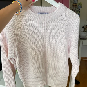 GinaTricot - Jättefin stickad rosa tröja från GinaTricot i storlek xs. Använd endast några få gånger,  fint skick. 