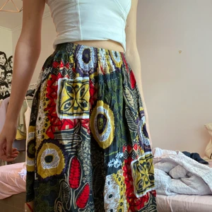 Kjol - Så fin och somrig långkjol som jag köpt på sellpy, använd några gånger men säljer nu vidare. Jättebekväm! Fraktar och möts i sthlm❣️