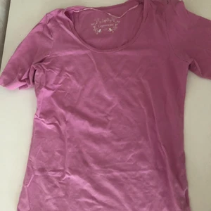 Storlek S - Jätte fin,ingen fel med den sitter bra och allt 