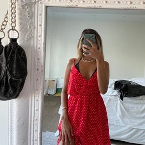 Sommarklänning - Super fin sommar klänning med volanger!! 3 för 2 på allt!!🥰🌸💞