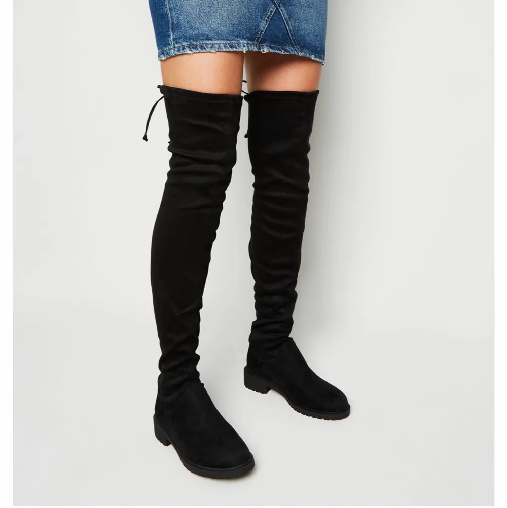Supersnygga over the knee boots från New Look köpta på Zalando för 399 kr. Endast använda två gånger så de är i nyskick! Säljes pga att de ej kommer till användning 🌸✨. Skor.