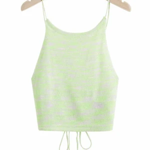 gullig topp!! - säljer denna gulliga & snygga toppen. storleken är S men den går att justera med banden i bak. Kontakta mig för flera bilder. Frakt tillkommer och priset kan diskuteras!! Om fler är Intereserade blir de budgivning. 