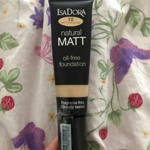 IsaDora foundation  - IsaDora natural matt foundation i färgen matt porcelain