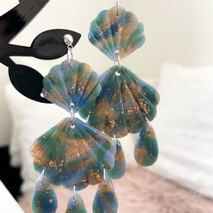 Örhängen  - Örhängen av glitter lera 