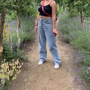 Baggy Jeans - Sjukt snygga och bekväma baggy jeans. Endast använda en (!!!) gång så dem är som i nyskick. Jag säljer dem för att jag råkade köpa dubbla par. 