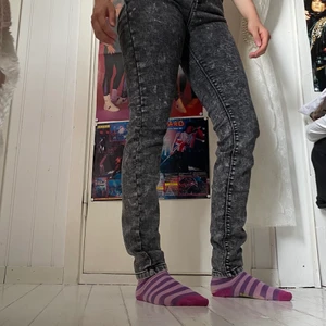 Jeans  - Strechiga jeans från New yorker i fint skick. Katt i hemmet. 