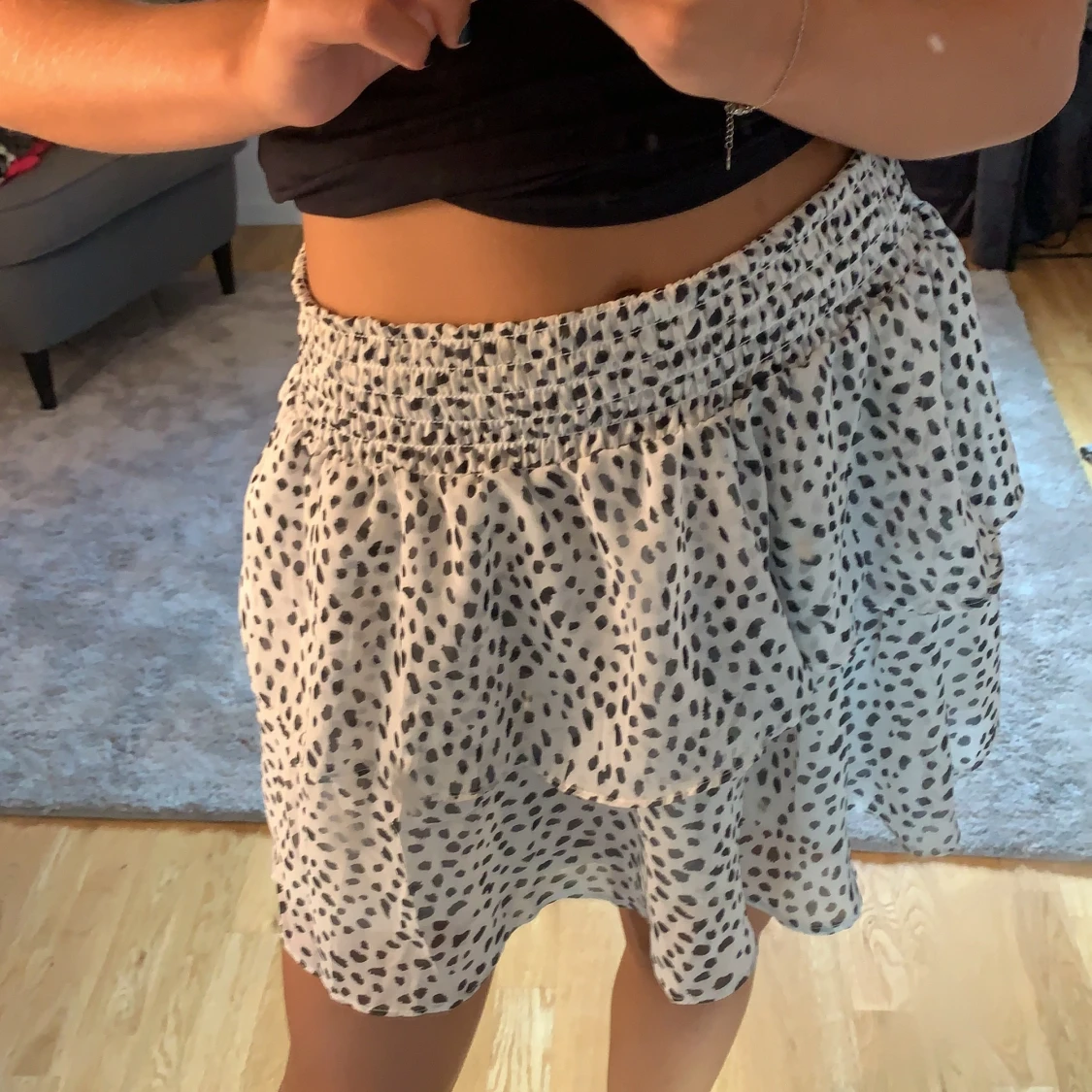 Chelsea vit prickig kjol