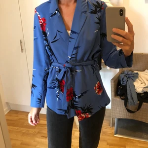 Somrig kavaj strl M - Bra skick