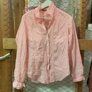 Rosa skjorta frn Lindex använd fåtal ggr använd som oversize annars storlek 40