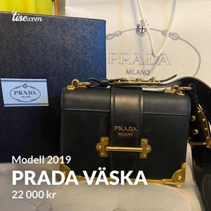 Prada väska - Gör en intressekoll på min fina Prada Väska! Inköp är på Prada i Sthlm! Endast seriösa köpare! Möts upp vid försäljning 