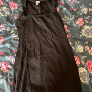 Klänning  - En super fin kroppad klänning 