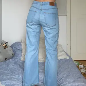 Fina jeans från monki, använt typ 2 gånger då de tyvärr är något stora på min midja.