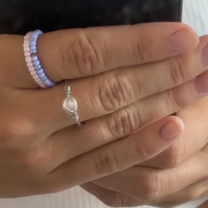 Ringar  - Ringar. Ringen Rosalie med rosenkvarts kostar 40kr gratis frakt, 2-pack pärlringar kostar 30kr gratis frakt. 💕