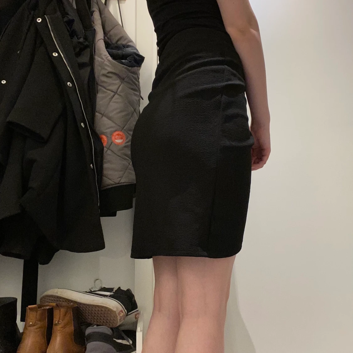 Svart omlottkjol - 91