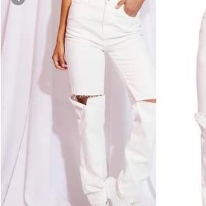 Skitsnygga vita jeans med slitningar från prettylittlething. Fint skick, knappt använda. Storlek 36. Säljs då det blivit lite för små. Köpare står för eventuell frakt💞