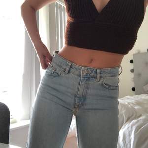 Ett par lågmidjade jeans från KARVE i storlek S 💗 köparen står för frakten.