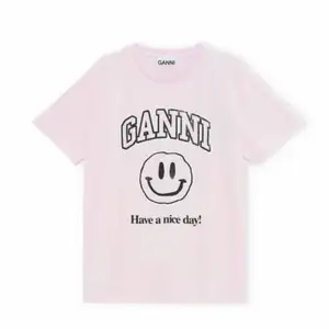 Söker den här rosa Ganni tröjan i storlek S/M!!!