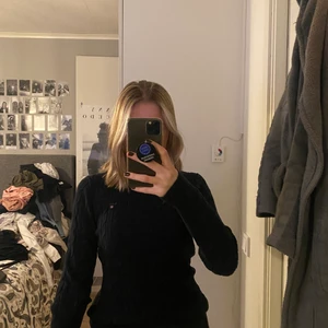 Stickade gant - Stickade gant tröjor. Skriv för pris. Alla i storlek xs eller s.