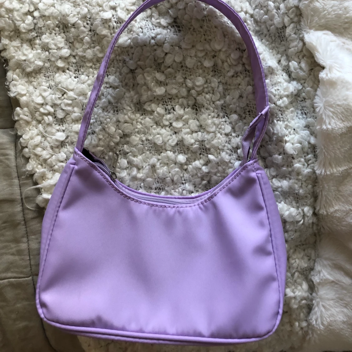 Lila väska 