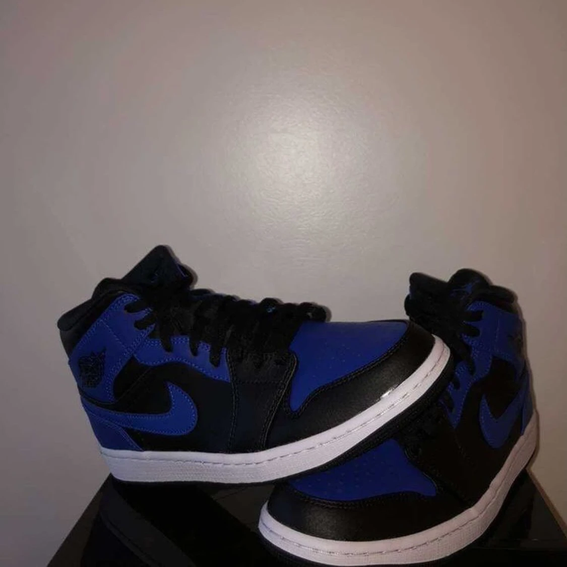 Jordan 1 mid