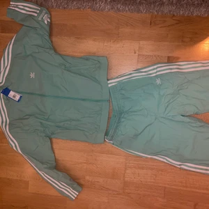 Adidas  - Helt oanvänd adidas set i färgen grön. 
