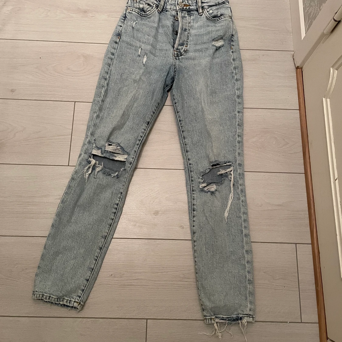 Jeans med slitning  - 90