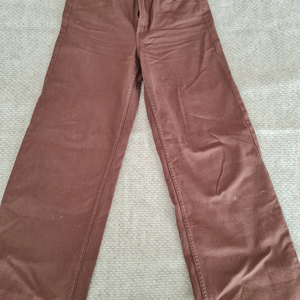 Stretching vida bruna jeans från hm andvönd max 1 gång, har inte möjlighet att prova. Super fin och skön passform. Köparen står för frakten ❤. Farkut & Housut.