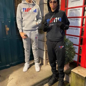 Trapstar - Skriv till mig om ni har nån trapstar dress som på bilden i storlek S eller XS med bra pris bara äkta!!