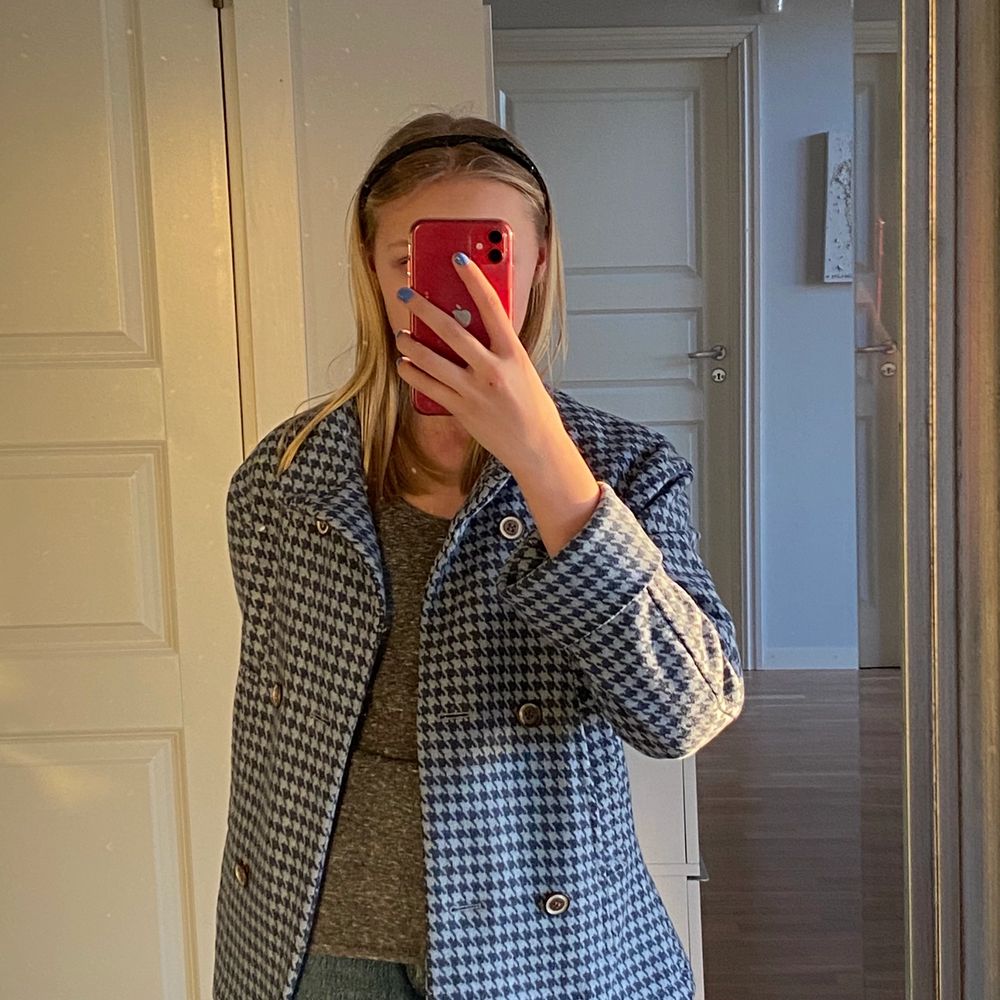Blå Peak Performance Jacka! Storlek Medium. Passar bra till hösten. 08% bomull!💙. Jackor.