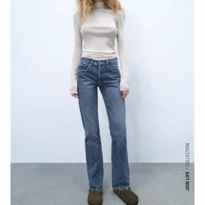 Mid Rise straight jenas - Dom populära Mid Rise jeansen från zara. Nyskick o slutsålda i storleken. Köp direkt för 300kr