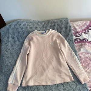 Adidas - Rosa adidas tröja 