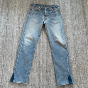Vintage levis 501 - Vintage levis 501 i bra skick! Sytt dit den blå tygbiten själv, 33/36
