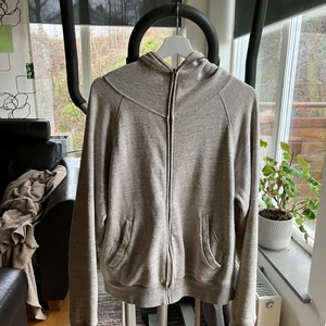 Acne studios hoodie - Acne studios full zip hoodie från a/w 2007. Man kan dra upp dragkedjan hela vägen som en gimp eller bodybag hoodie. Size M 