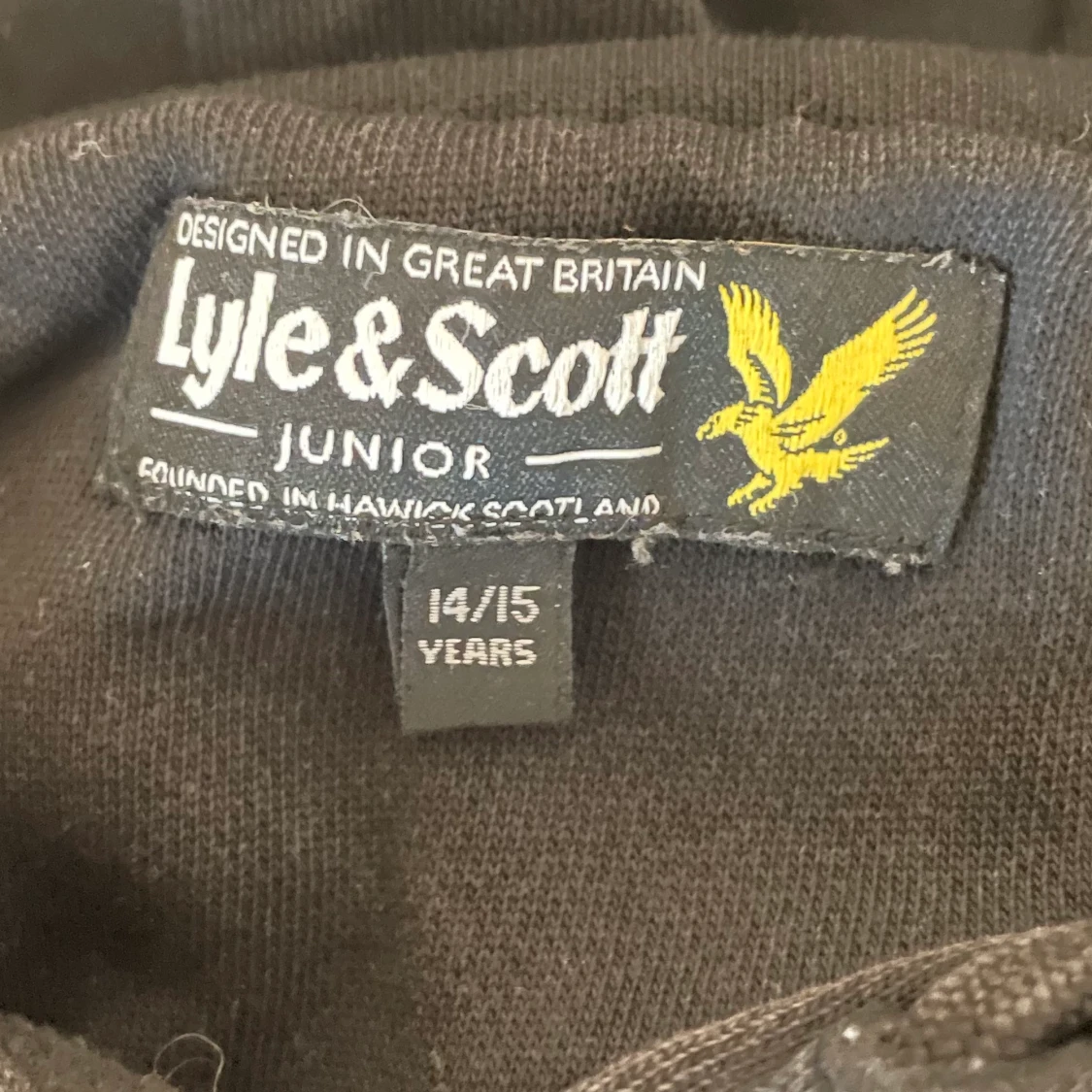 Svart lyle&scott hoddie - 90