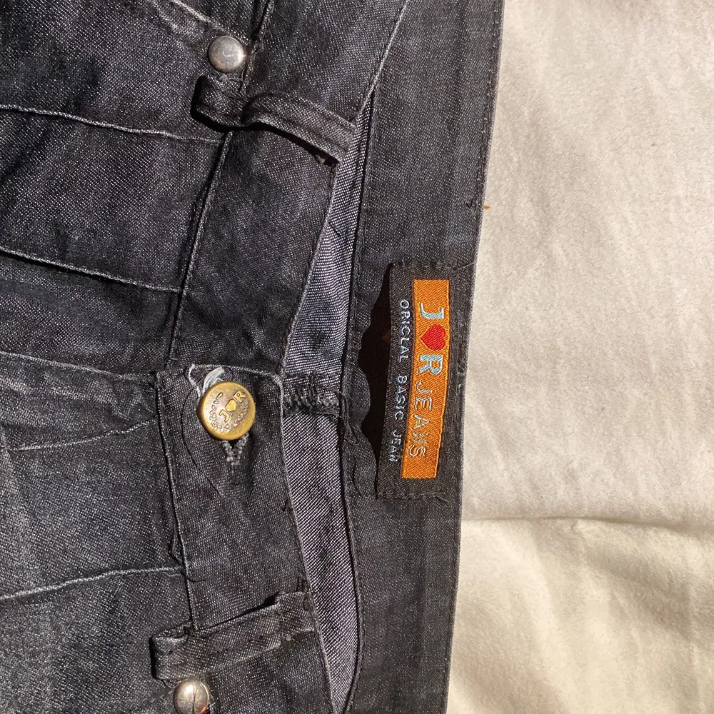 Vintage jeans från 90-talet, har inte använt en ända gång , det har bara legat i min garderob i ett par månader. Köpte de på en vintage store i Italien!  Det är äntligen dags att sälja de!💟. Jeans & Byxor.