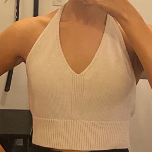 Beige/créme färgad topp - 🌷 Topp med knytband runt halsen, 80kr innan frakt 🌷