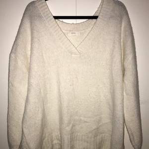 Jätte snygg stickad tröja från H&M. Väldigt fint skick! Kontakta mig för fler bilder. Priset kan diskuteras! 💕