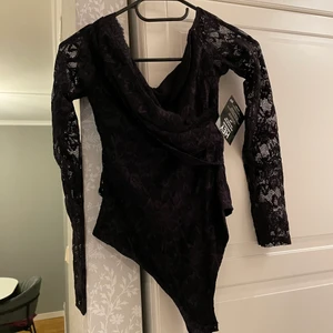 Body i spets - Aldrig använd, prislapp sitter kvar