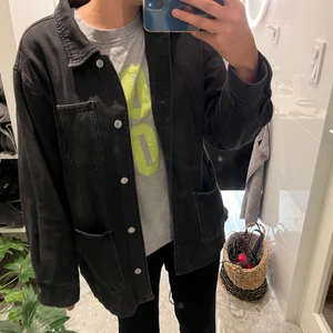 Jeansjacka - Säljer min jeansjacka från Lindex. Superbra skick!