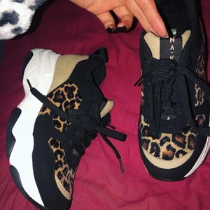 LIMITED EDITION Chunky sneakers NAKD 37 - Dessa skor är i nyskick, de är endast använda en gång. Jag köpte skorna för 600kr. 