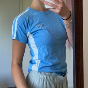 Tröja - Står storlek L men jätte liten k storlek så passar XS/S❤️ FRAKT INGÅR